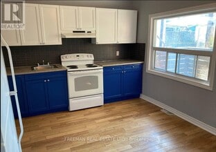 985 Dupont St in Toronto, ON - Building Photo - Building Photo