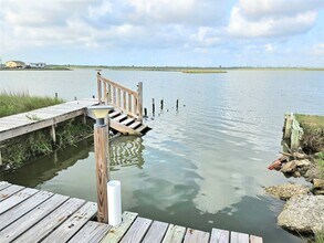 4606 Warren Way in Hitchcock, TX - Building Photo - Building Photo