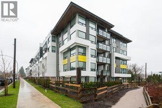 3038 St George St in Port Moody, BC - Building Photo - Building Photo