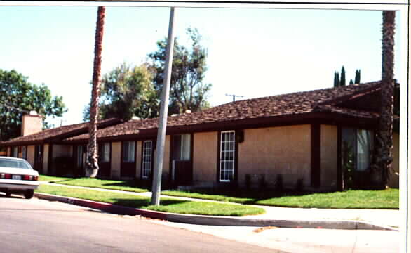 902 Monarch St in Hemet, CA - Building Photo