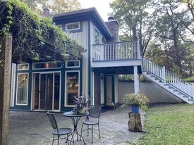 12 Milham Rd in Rhinebeck, NY - Building Photo