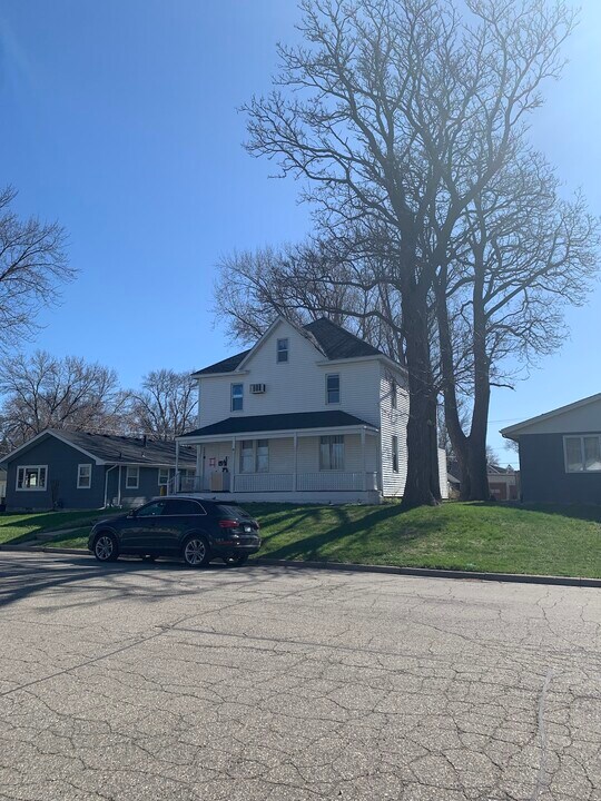 211 Pershing Ave N Photo