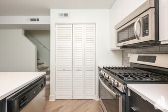 944 W Grace St in Chicago, IL - Foto de edificio - Building Photo