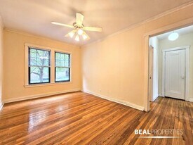 1202 W Wellington Ave in Chicago, IL - Building Photo
