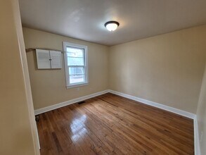 2609 Pioneer Rd in Louisville, KY - Foto de edificio - Building Photo