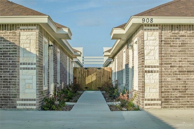 16 W Kohala Ave in Alton, TX - Building Photo - Building Photo