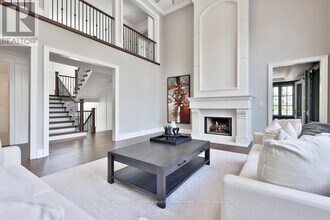 1257 Tecumseh Park Dr in Mississauga, ON - Building Photo - Building Photo