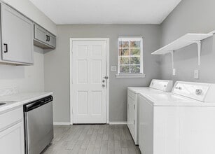 2291 Madison Ave in Memphis, TN - Foto de edificio - Building Photo