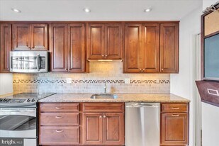 1901 N Adams St in Arlington, VA - Building Photo