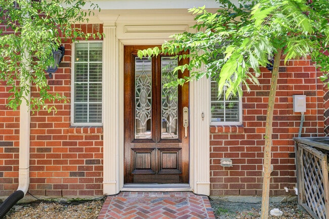 923 Birdsall St in Houston, TX - Foto de edificio - Building Photo