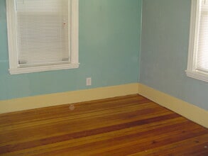 73 Cottage St, Unit 2 in Chelsea, MA - Foto de edificio - Building Photo