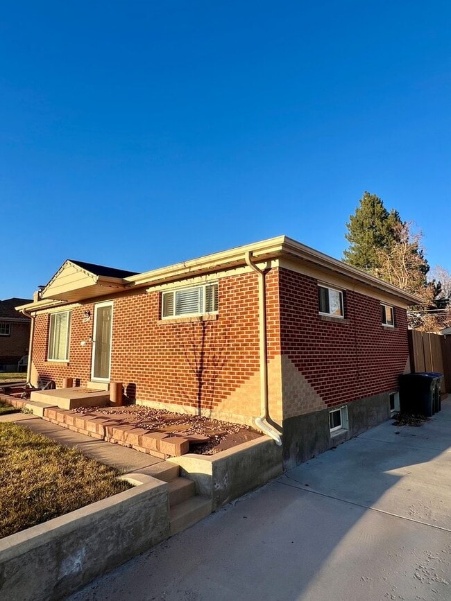 10870 Carrol Ln in Northglenn, CO - Building Photo - Building Photo