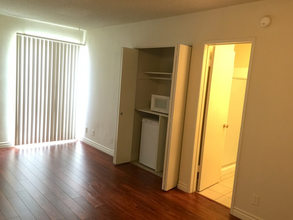 530 Veteran Ave in Los Angeles, CA - Building Photo - Building Photo
