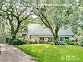 8303 N River Oaks Ct in Tampa, FL - Building Photo