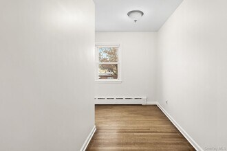 222 Park Ave in Harrison, NY - Building Photo - Building Photo