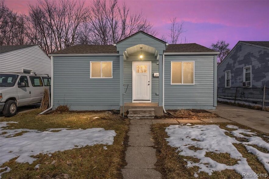623 E Brockton Ave in Madison Heights, MI - Building Photo