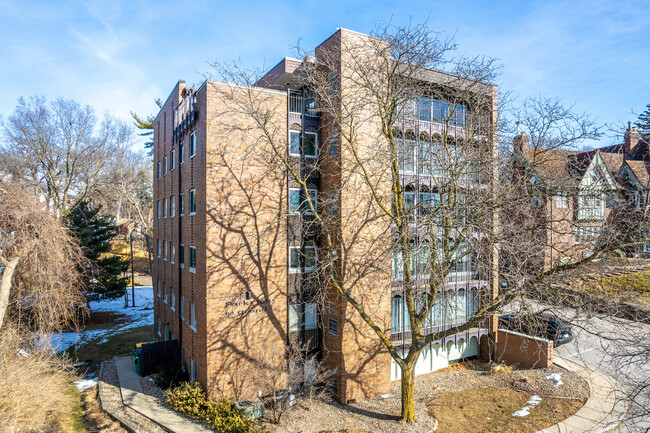 Park View Condominiums in Des Moines, IA - Foto de edificio - Building Photo