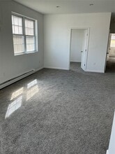 63 Pipetown Hill Rd in Nanuet, NY - Foto de edificio - Building Photo