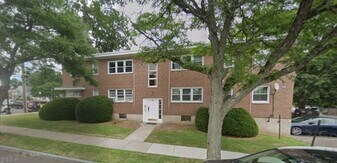 4 Nesbit Ave in West Hartford, CT - Building Photo