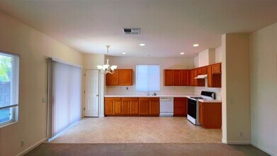 3551 Sarasota Ave in Merced, CA - Building Photo - Building Photo
