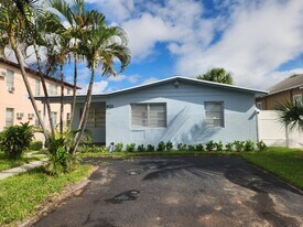 921 8th St in West Palm Beach, FL - Building Photo