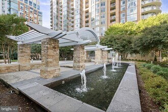 8220 Crestwood Heights Dr in McLean, VA - Building Photo - Building Photo