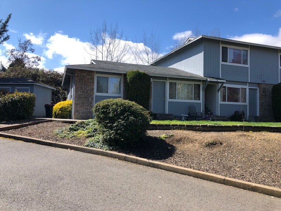 192 S Church St in Phoenix, OR - Building Photo