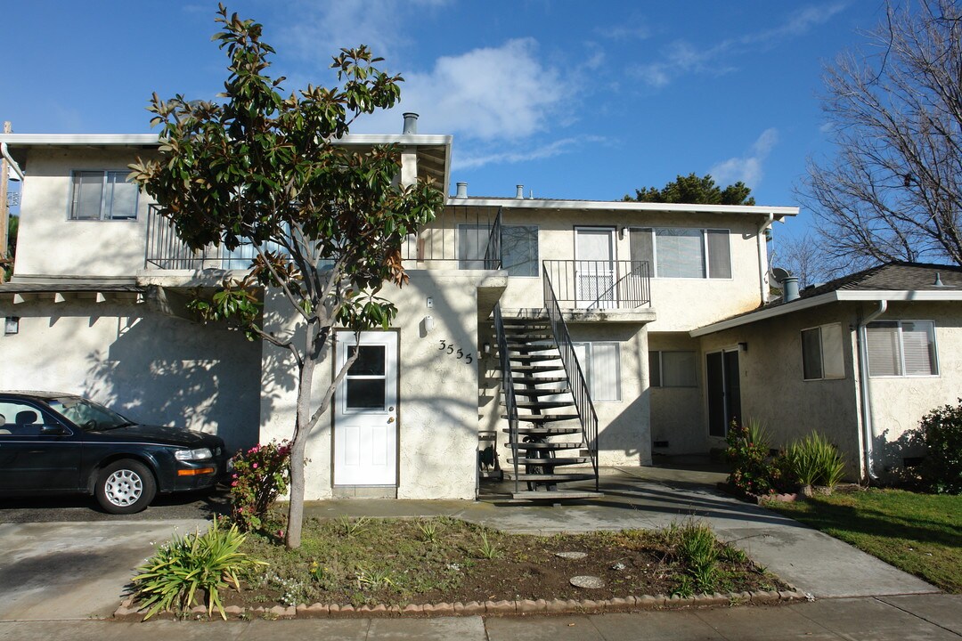 13555 Gleason Ave in San Jose, CA - Foto de edificio