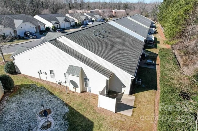 5814 Bradford Lake in Charlotte, NC - Foto de edificio - Building Photo