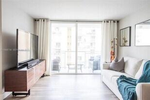 1345 Lincoln Rd in Miami Beach, FL - Building Photo