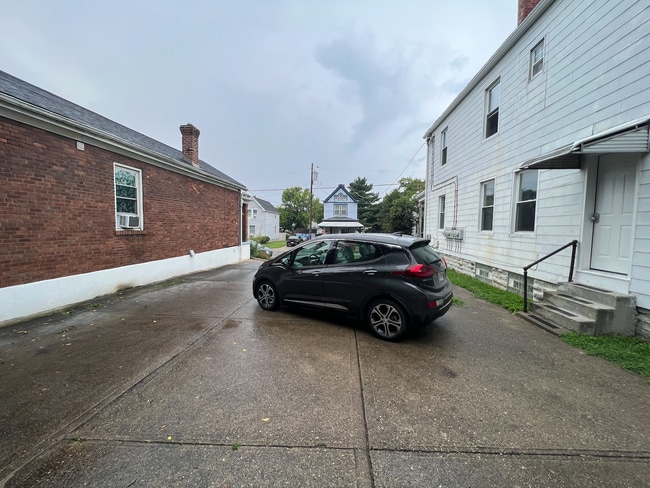 5118 Globe Ave, Unit 1 in Cincinnati, OH - Foto de edificio - Building Photo