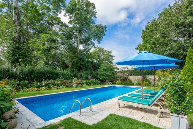 79 Fordham Rd in Southampton, NY - Building Photo - Building Photo