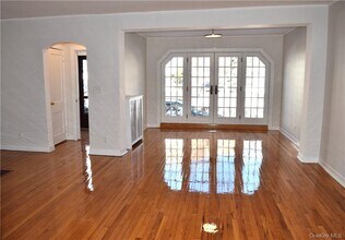4 Prescott Ave in Bronxville, NY - Building Photo - Building Photo