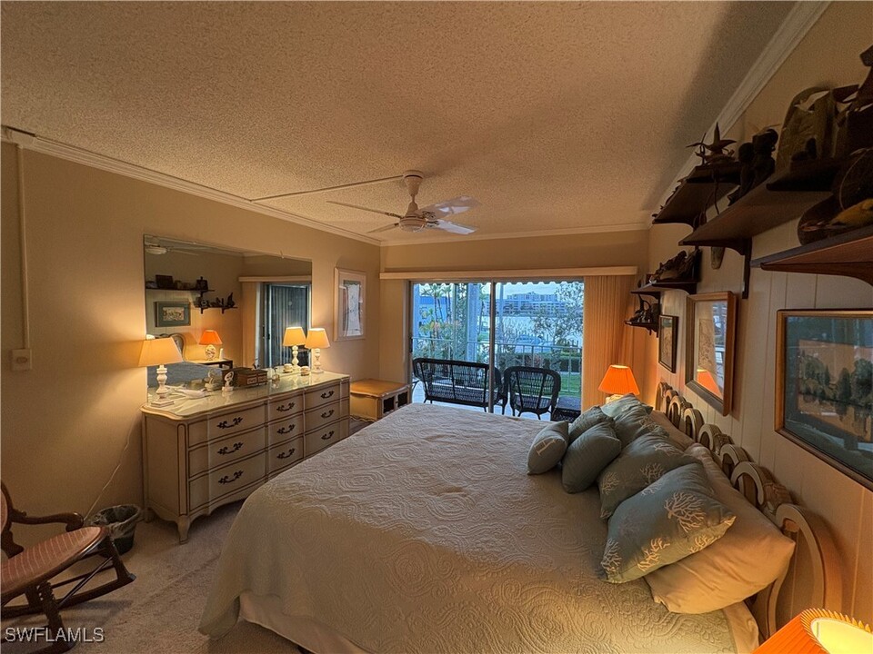 383 Harbour Dr in Naples, FL - Foto de edificio
