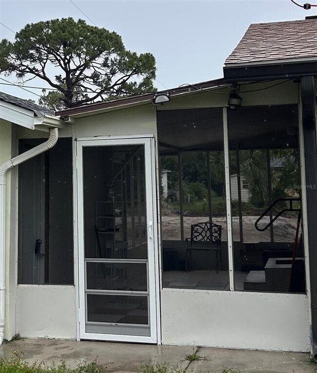 304 San Carlos Ave in North Port, FL - Building Photo - Building Photo