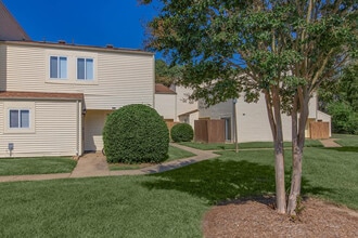 Village at Town Park in Hampton, VA - Building Photo - Building Photo