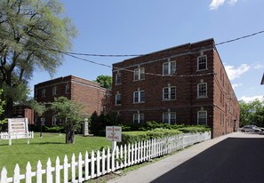 Duplex Avenue Apartments in Toronto, ON - Building Photo