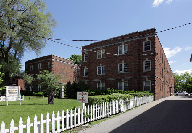 Duplex Avenue Apartments in Toronto, ON - Building Photo - Primary Photo