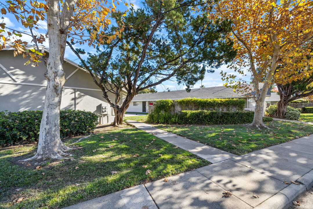 429-443 Robinson Avenue in Yuba City, CA - Building Photo