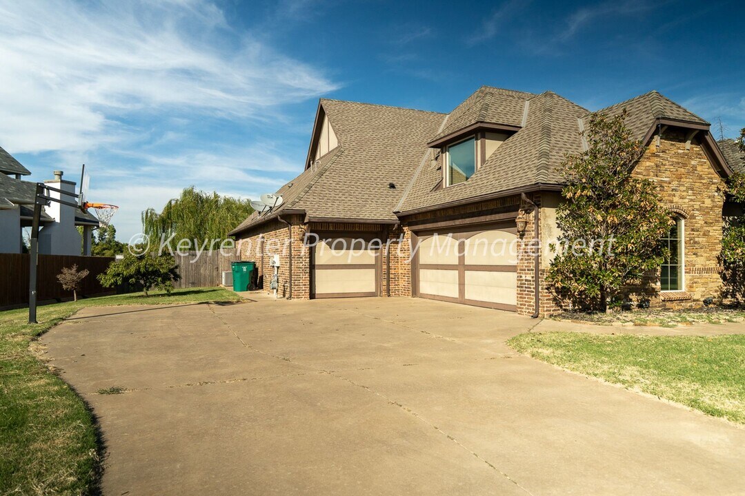 209 NW 153rd St in Edmond, OK - Building Photo
