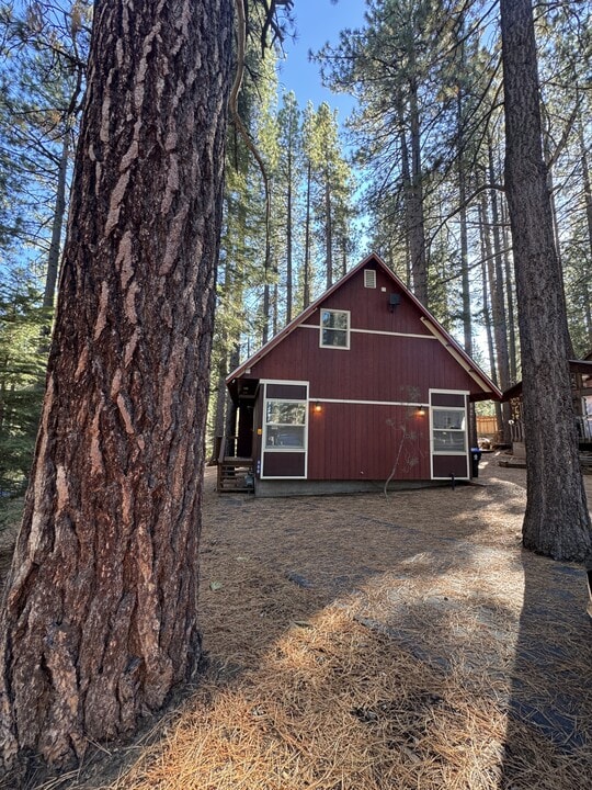860 Gardner St in South Lake Tahoe, CA - Building Photo