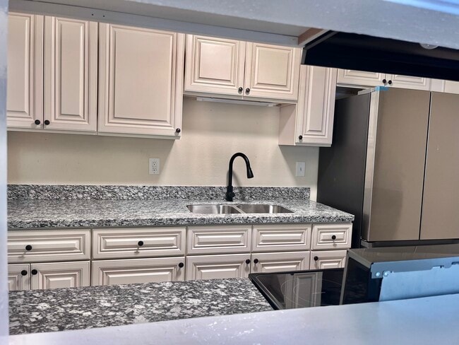 705 Vouray Dr, Unit 705 Vouray in Kenner, LA - Foto de edificio - Building Photo