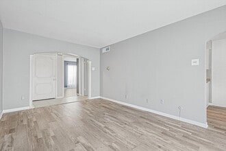 15931 Stillwood St, Unit 2095 in Dallas, TX - Building Photo - Building Photo