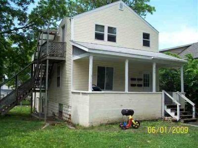 618 Dennis St in Adrian, MI - Foto de edificio