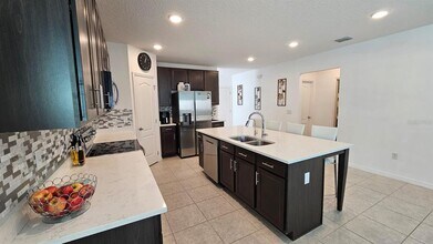 4353 Desert Rose Ave in Kissimmee, FL - Building Photo - Building Photo