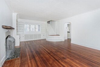 7020 S Woodland Rd in Chagrin Falls, OH - Building Photo - Building Photo