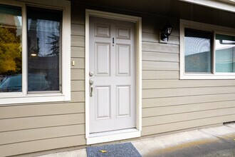 9334 N Lombard St in Portland, OR - Building Photo - Building Photo