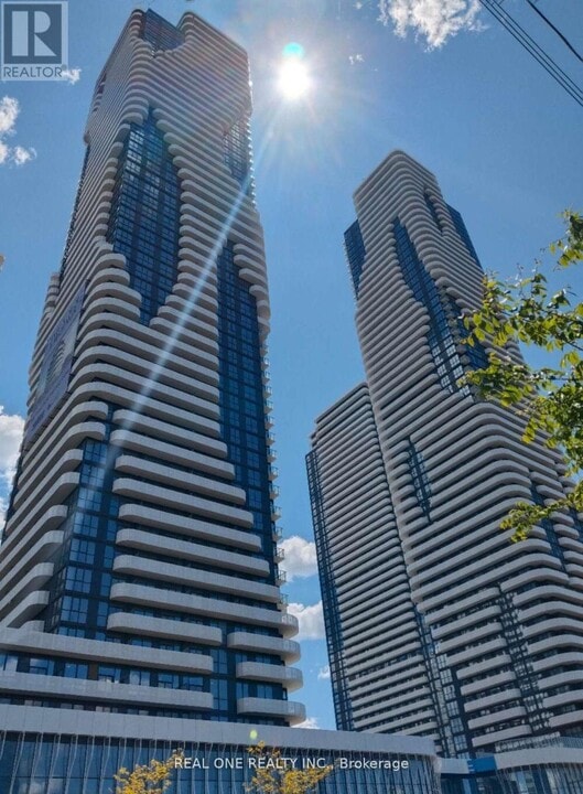 225 Commerce St in Vaughan, ON - Building Photo