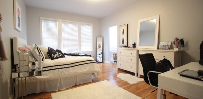 91 Verndale St, Unit 2 in Brookline, MA - Foto de edificio - Building Photo