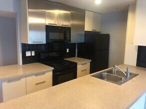 2121 Beloit Ave in Los Angeles, CA - Building Photo - Building Photo